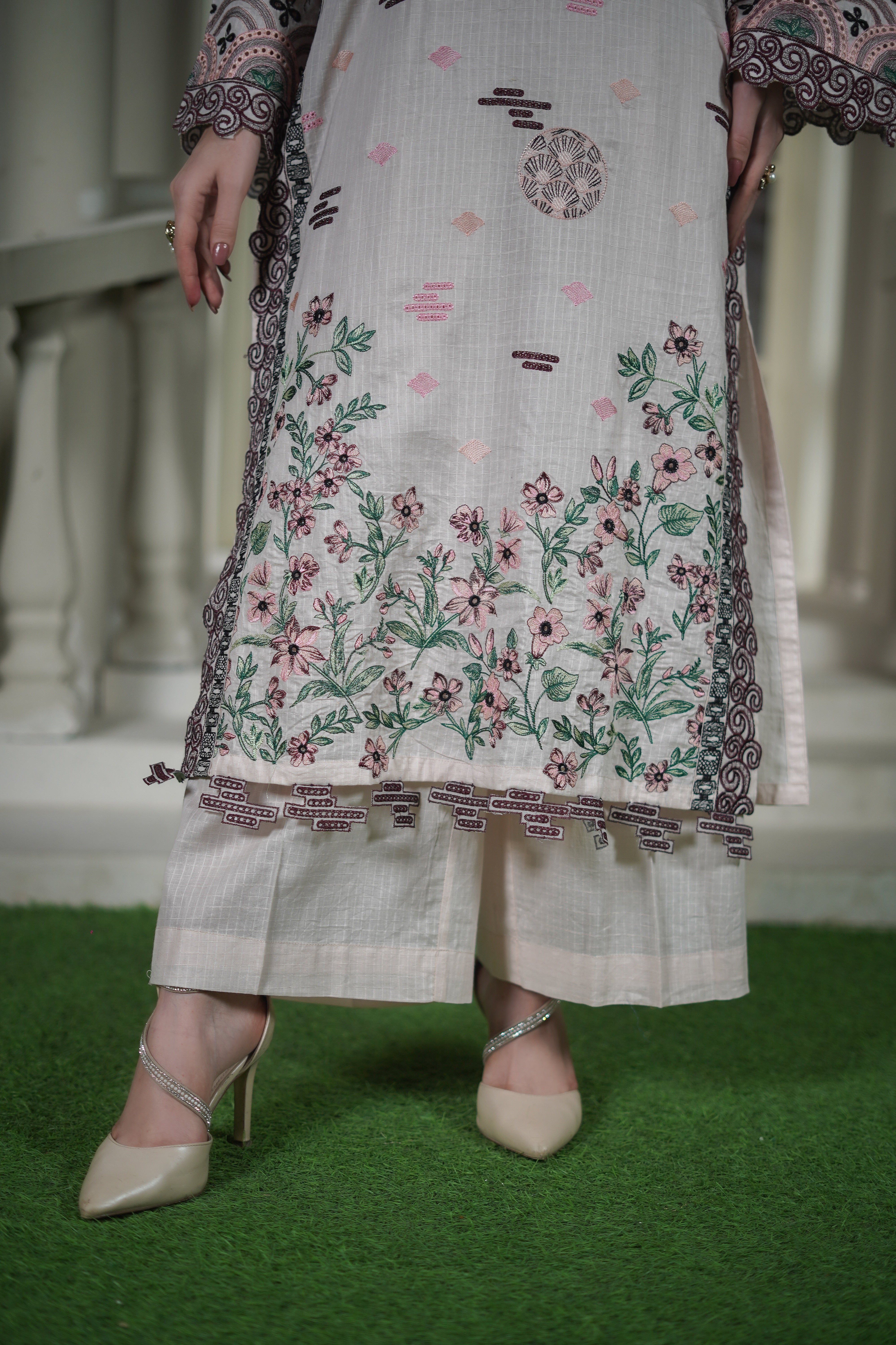 GUL-E-REESHAM | Ivory Floral Embroidered 2-Piece Suit